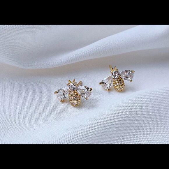 18K God Plated Bee Stud Earrings - Picture 5 of 5